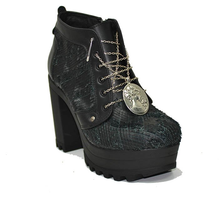 Victoria ankle boot